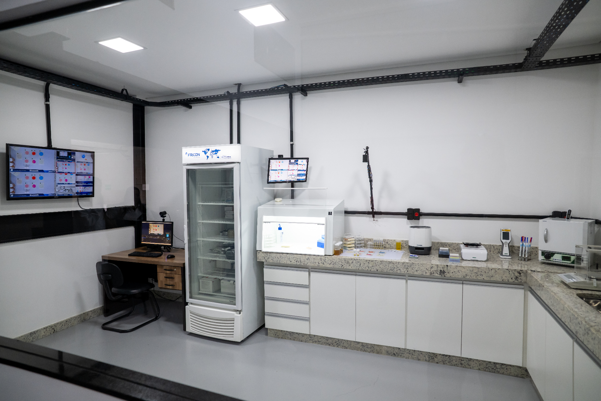Laboratório de treinamento e suporte técnico Biomedh